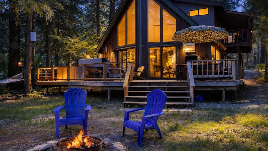 Jack's Cabin 2 Bedroom Home by NW Comfy Cabins