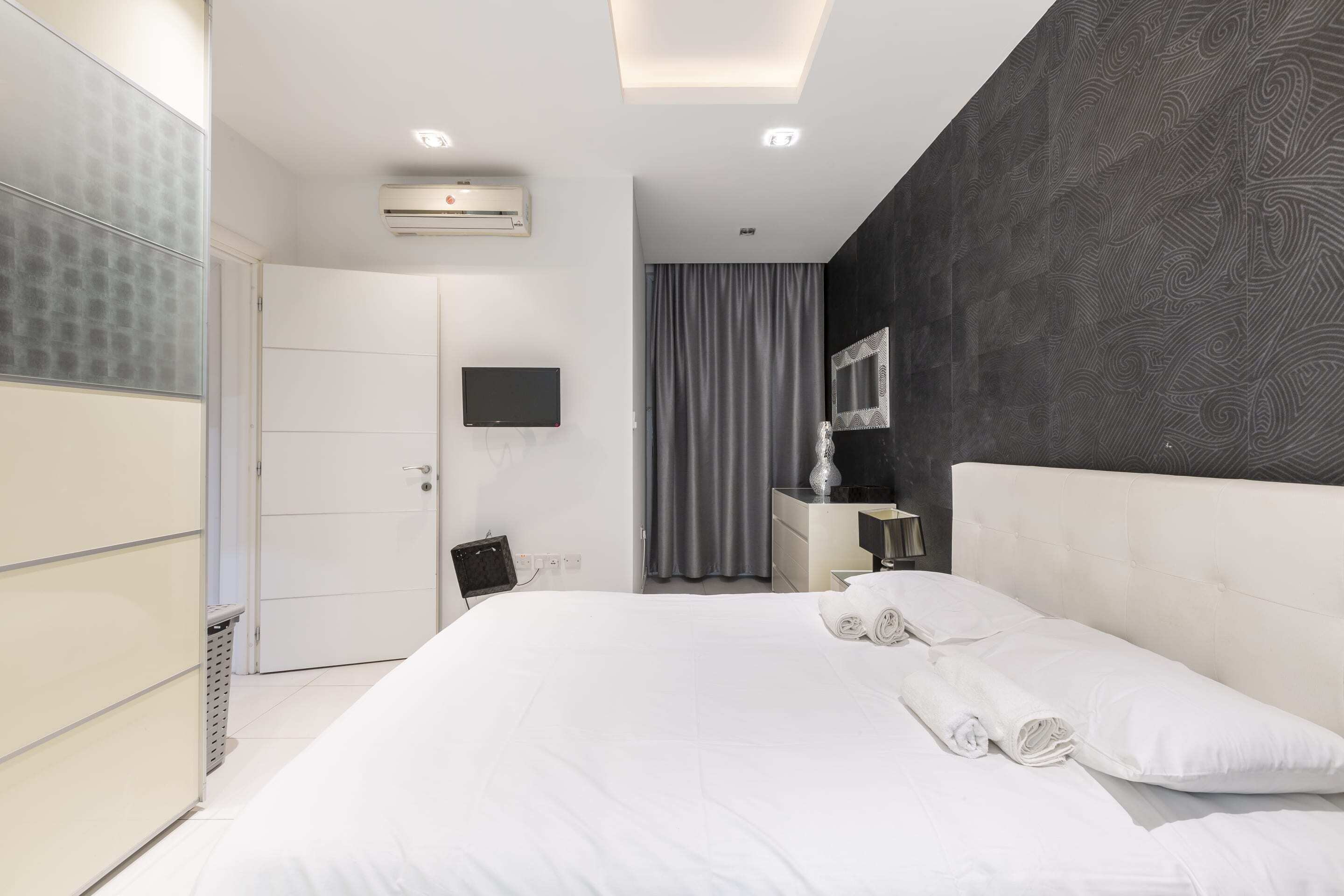 Basic Apartment, 2 Double Beds | 2 bedrooms, desk, laptop workspace, iron/ironing board