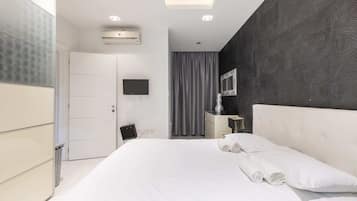 Basic Apartment, 2 Double Beds | 2 bedrooms, desk, laptop workspace, iron/ironing board
