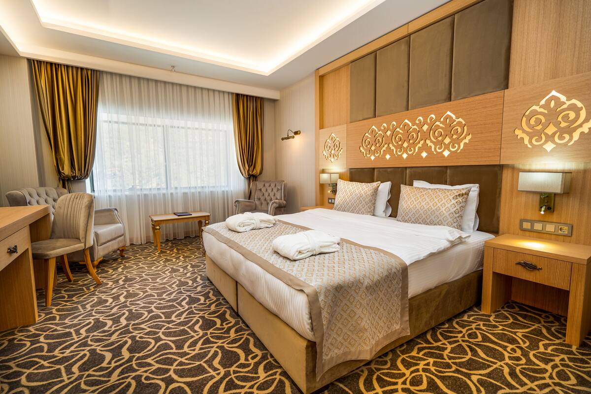 Egyptian cotton sheets, premium bedding, free minibar items
