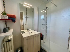 Shower, hair dryer, towels, toilet paper