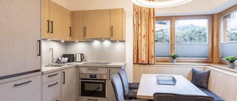 Fridge, oven, dishwasher, toaster