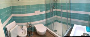 Dusche, Haartrockner, Bidet