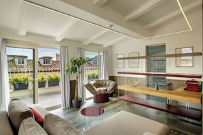 Studio Suite, Terrace | Living area