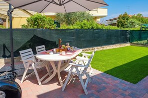 Outdoor dining - Bivio Family House By Case al Lago (Peschiera del Garda)