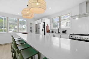 Frigorifero, microonde, lavastoviglie, macchina per tè/caffè