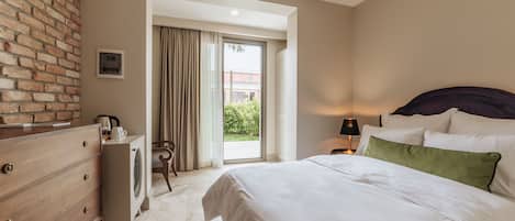 1 bedroom, minibar, individually decorated, individually furnished