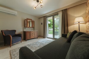 Classic Suite | Living area