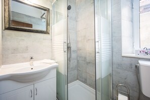 Family Apartment | Bathroom | Shower, hair dryer, towels, soap - Stone house Lino Trogir (Trogir)