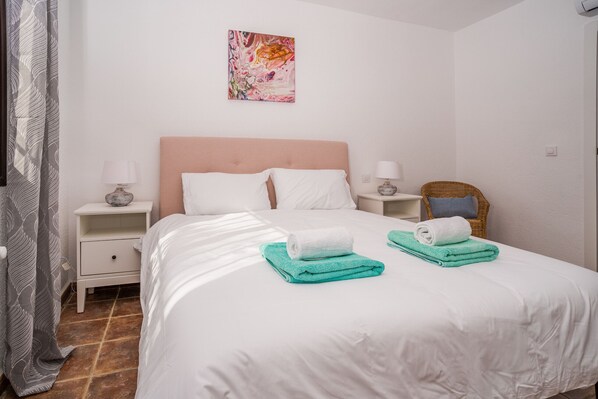 7 chambres, fer et planche Ă repasser, Wi-Fi gratuit, draps fournis