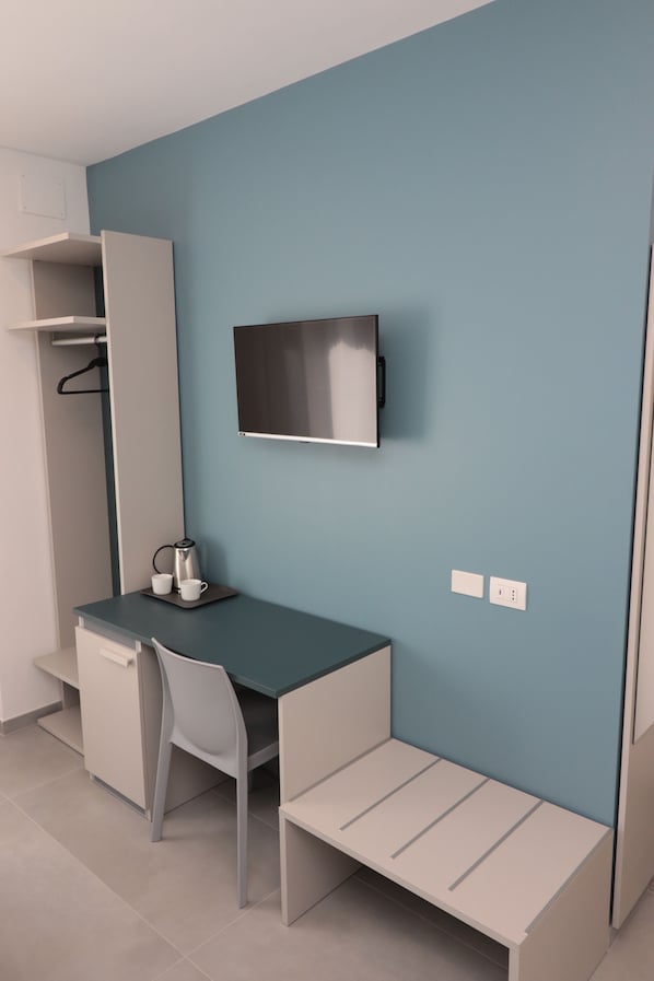 Rom – deluxe (Indaco) | Minibar, safe på rommet, skrivebord og lydisolert