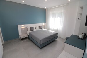 Minibar, in-room safe, desk, soundproofing - Maison Nanà (Sorrento)