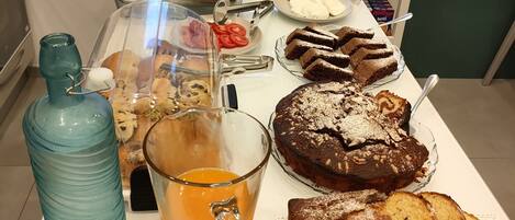 Petit déjeuner continental (20 EUR par personne)