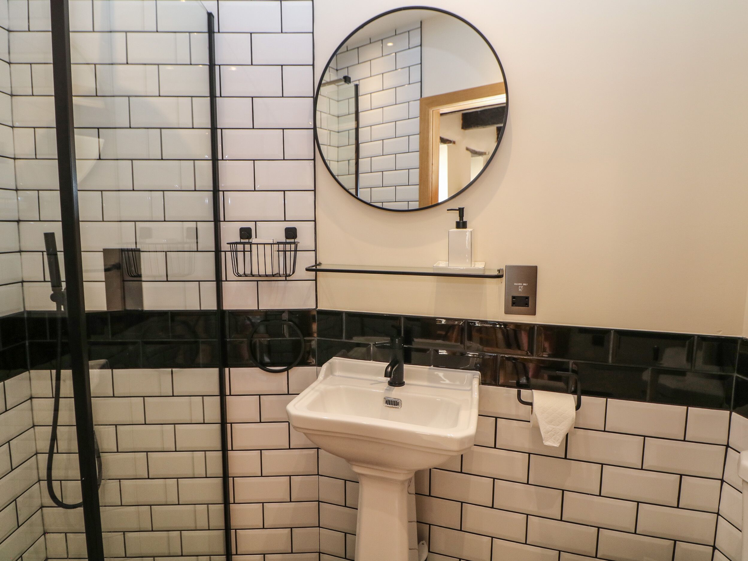 Cottage | Bathroom | Shower