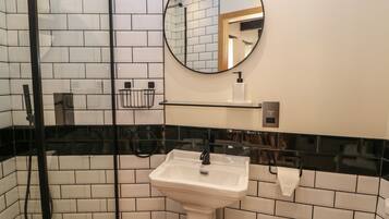 Cottage | Bathroom | Shower