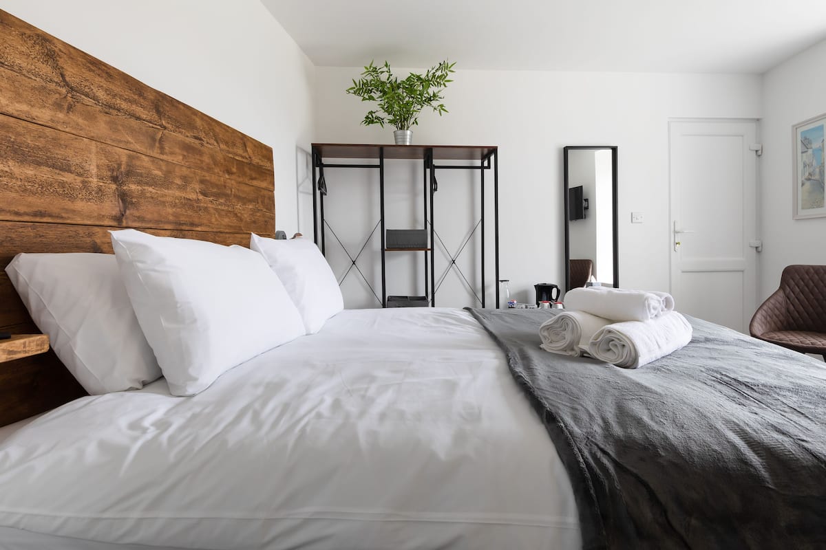 Deluxe Double Room, Ensuite | Soundproofing, WiFi (free), bed sheets