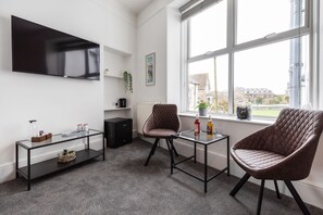 Deluxe Double Room, Ensuite, Sea View | Soundproofing, free WiFi, bed sheets - Seascape (Penzance)