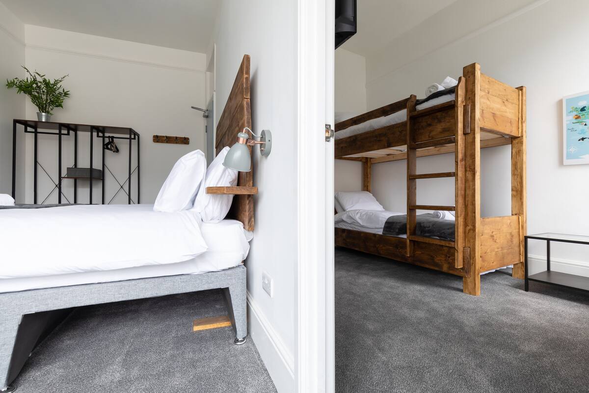 Family Room, Ensuite | Soundproofing, WiFi (free), bed sheets