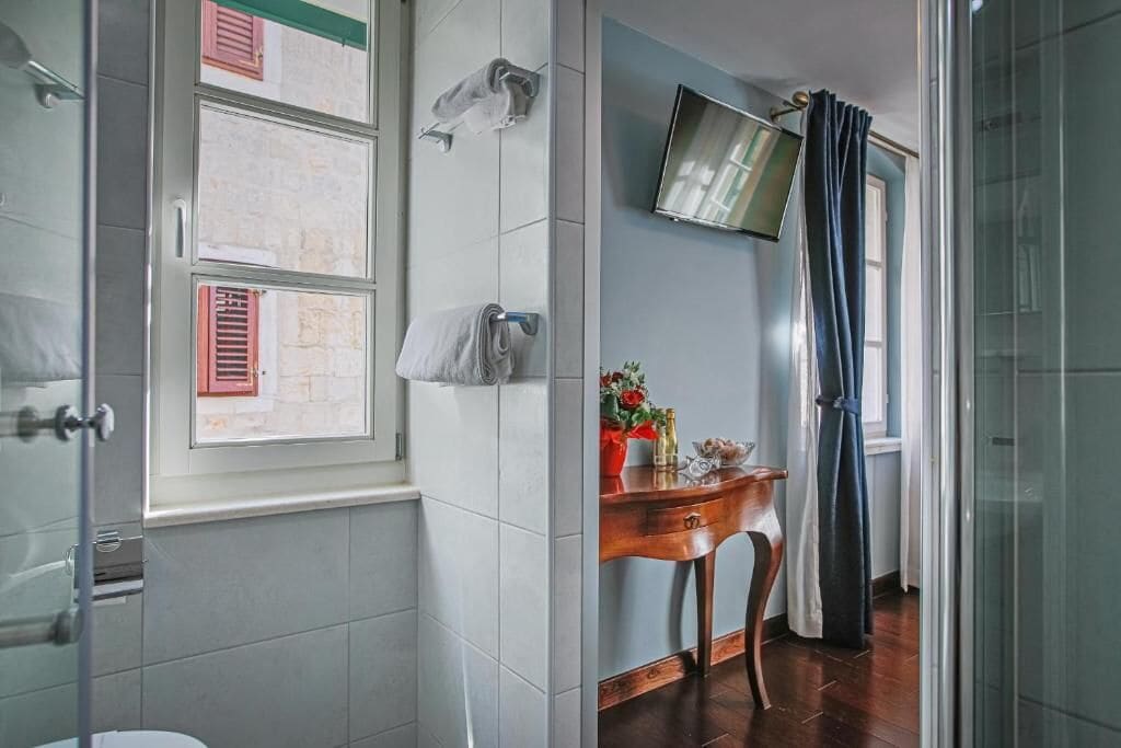 Photo - Theatre luxury rooms