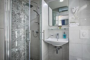 Superior Double Room | Bathroom | Shower, hair dryer, slippers, towels - Theatre Luxury Rooms (Split)