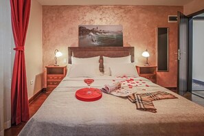 Kamar Double Superior | Minibar, brankas, meja kerja, dan ruang kerja ramah laptop