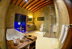 Suite Studio Luxe, 1 très grand lit | Salle de bain