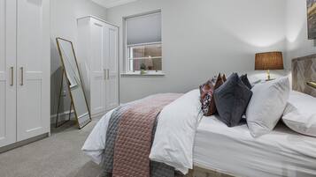 Luxury Apartment | 3 bedrooms, premium bedding, pillowtop beds, individually decorated