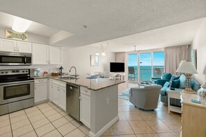 Condo, 1 Bedroom | Private kitchen | Fridge, oven, coffee/tea maker, toaster
