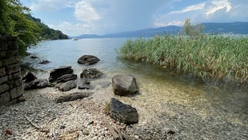 Plage, chaises longues