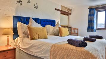 9 bedrooms, WiFi, bed sheets
