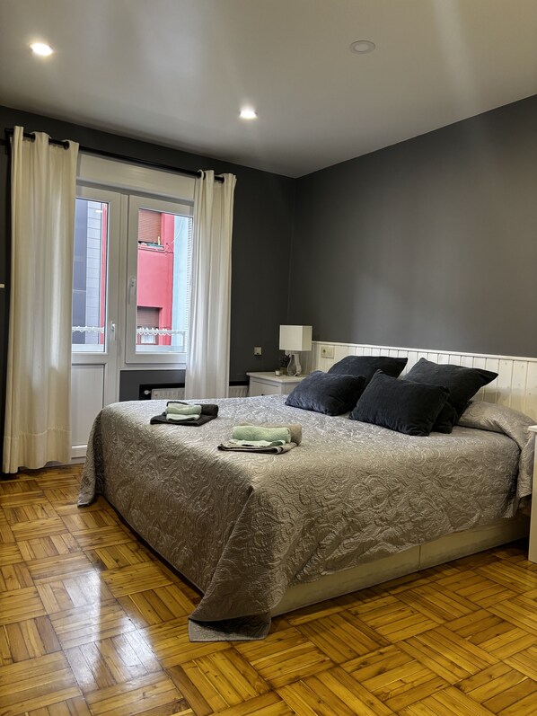 3 bedrooms, soundproofing, iron/ironing board, free WiFi