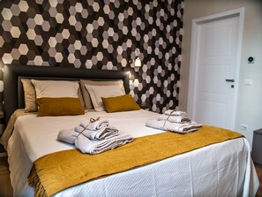 Deluxe Double Room | Premium bedding, down comforters, memory foam beds, minibar - Suites Romae Rex (Rome)