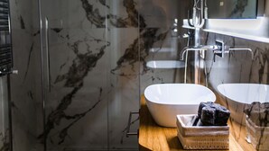 Comfort Quadruple Room | Bathroom - Suites Romae Rex (Rome)