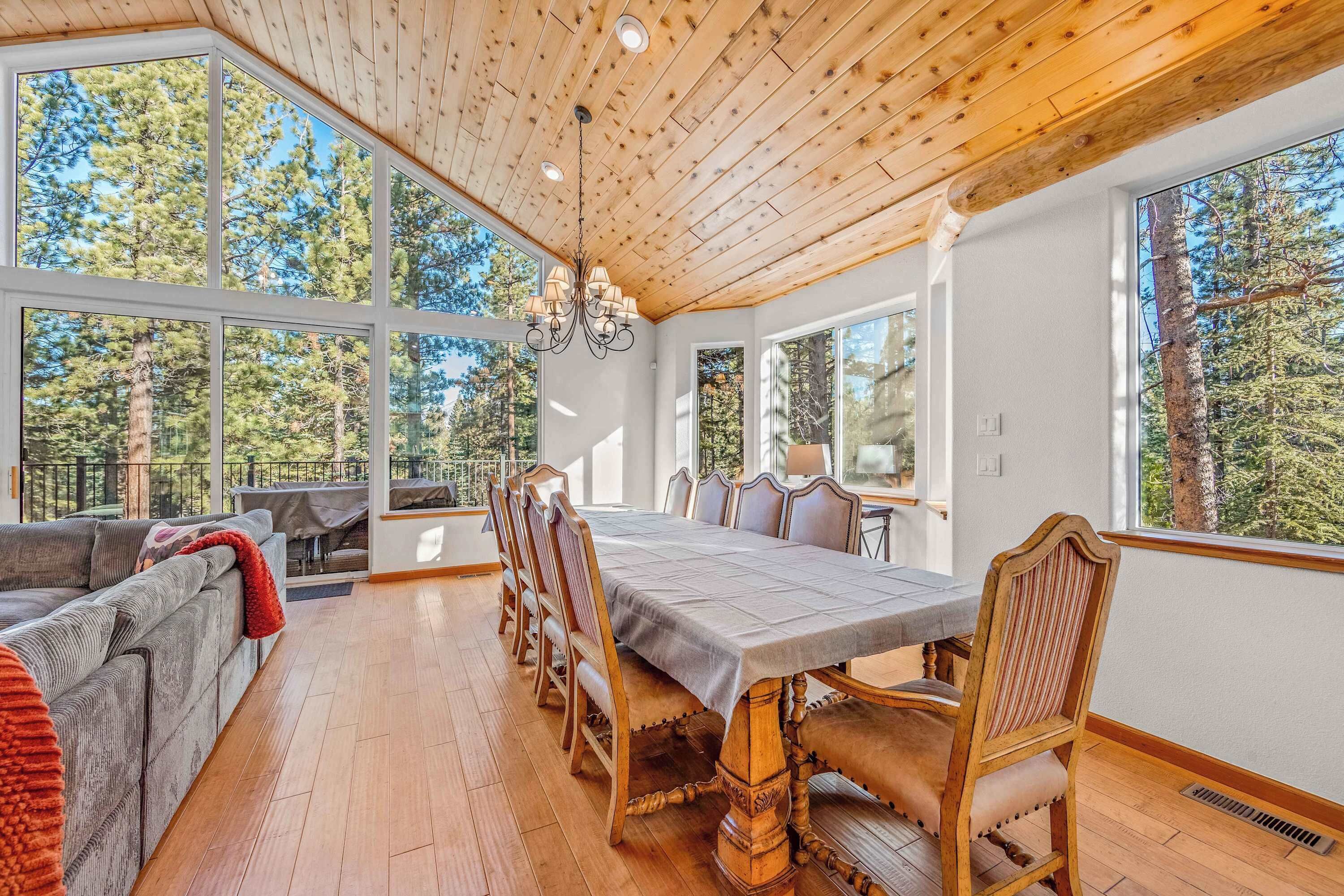 Cabin, Multiple Beds, Hot Tub, Mountain View (The Lodge on Oaxaco) | Interior