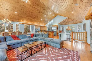 Living area - Fully Remodeled Tahoe Retreat with Game Room and Hot Tub (South Lake Tahoe)