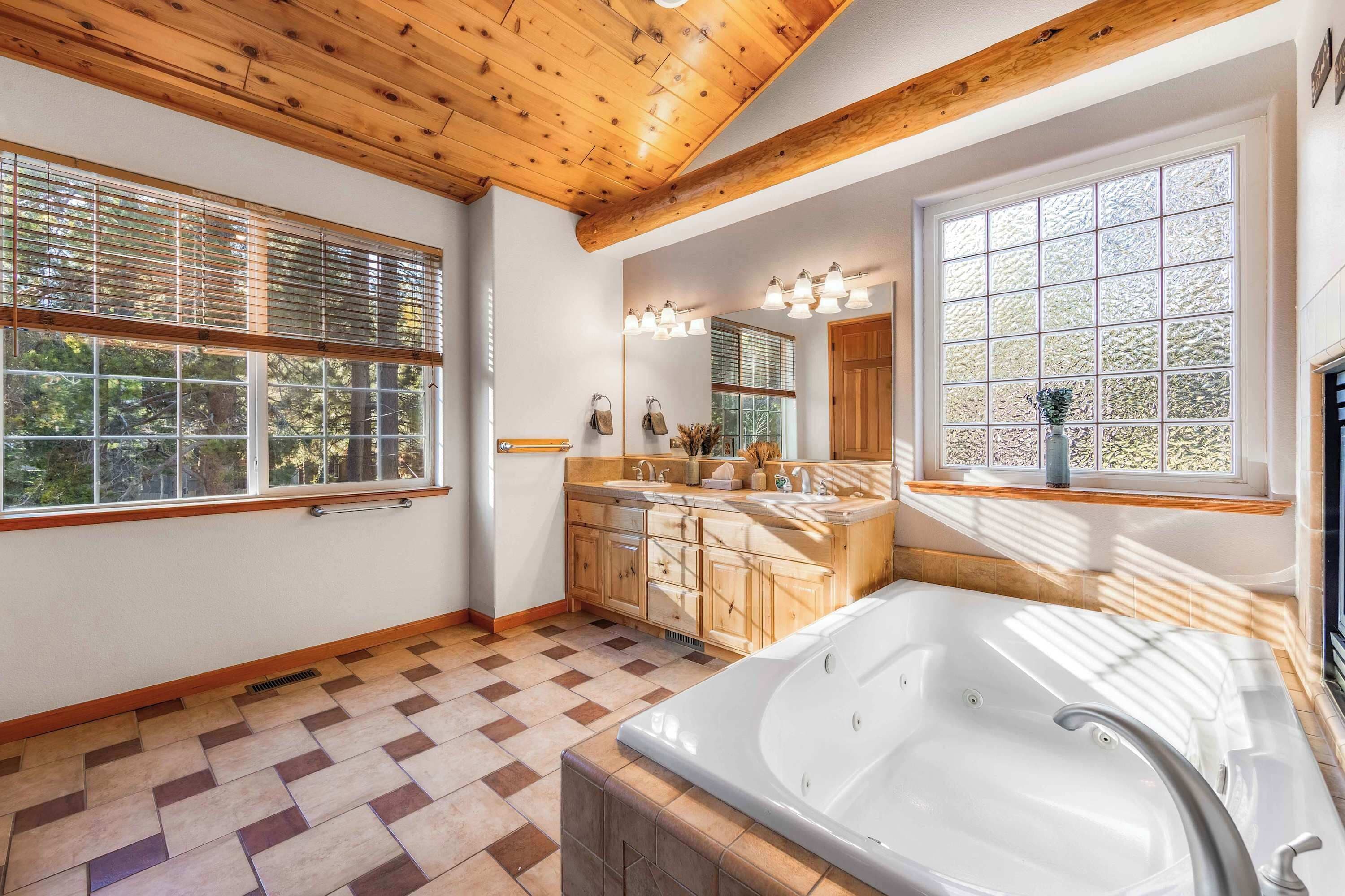 Cabin, Multiple Beds, Hot Tub, Mountain View (The Lodge on Oaxaco) | Bathroom | Jetted tub, hair dryer, towels
