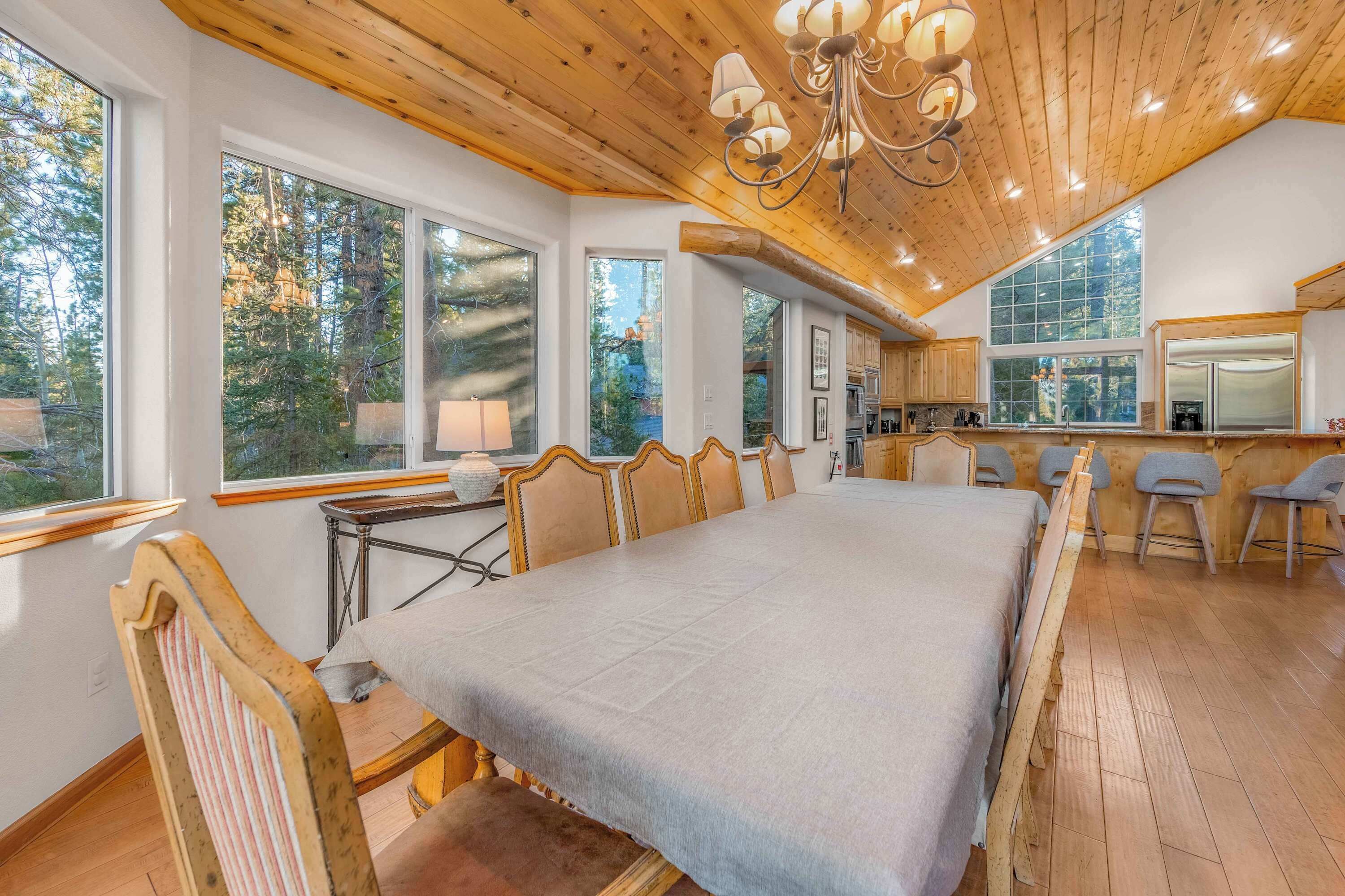 Cabin, Multiple Beds, Hot Tub, Mountain View (The Lodge on Oaxaco) | Dining