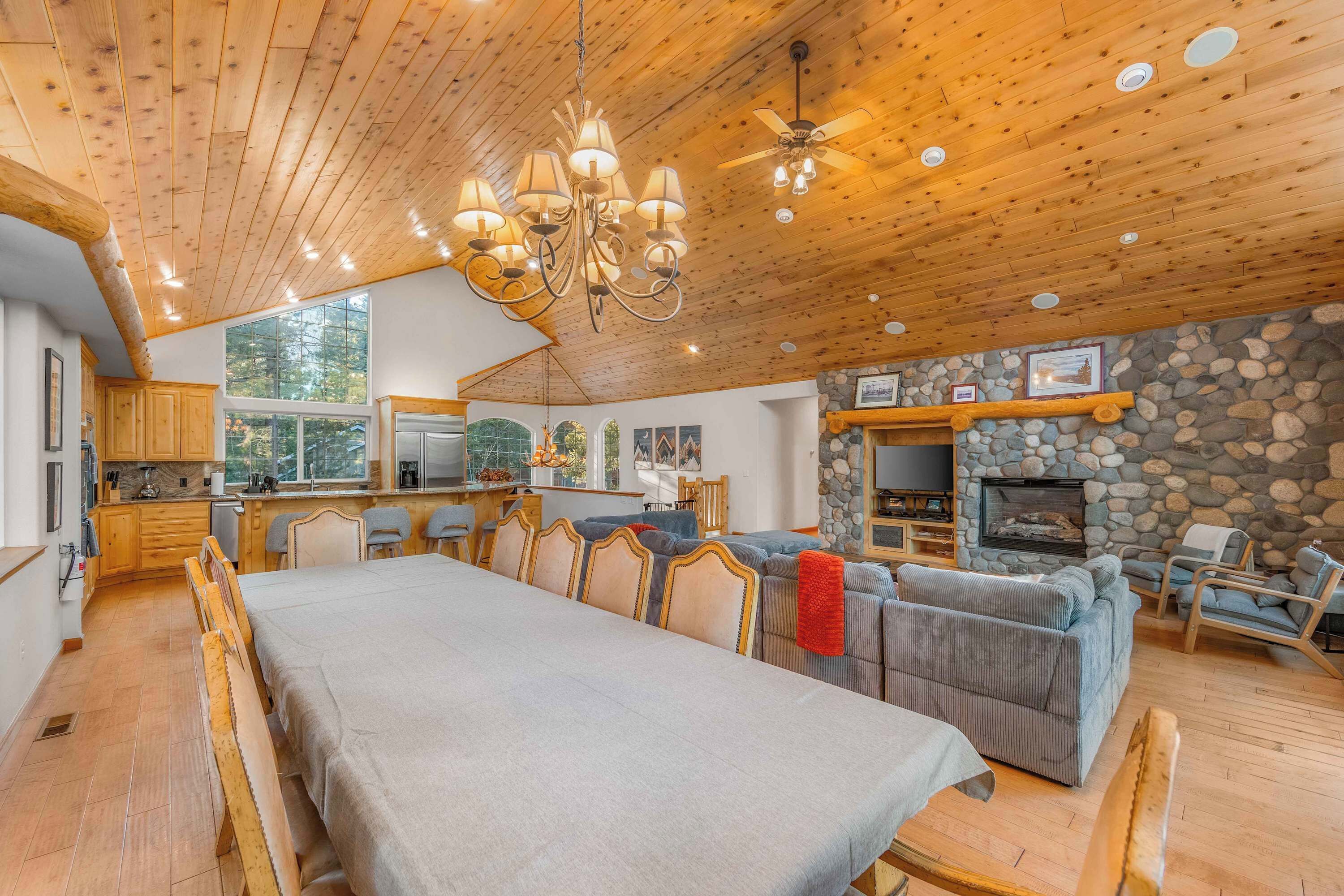Cabin, Multiple Beds, Hot Tub, Mountain View (The Lodge on Oaxaco) | Dining