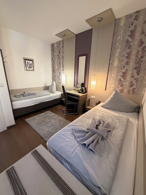 Comfort Twin kamer | Individueel gemeubileerd, een bureau, gratis wifi, beddengoed