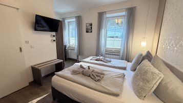 Dobbeltrom – comfort | Individuelt innredet, skrivebord, wi-fi (inkludert) og sengetøy
