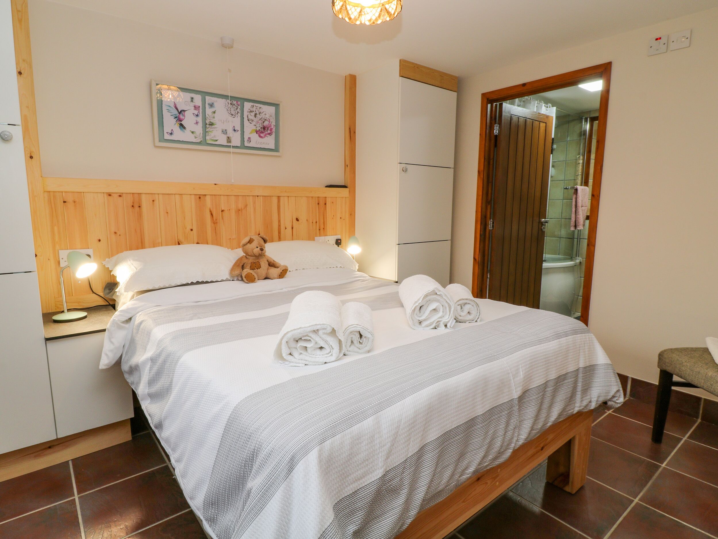 2 habitaciones, decoración personalizada y muebles diferentes 