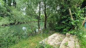 Property grounds - LA CABANE BLEUE Glamping camping with all comforts (Attin)