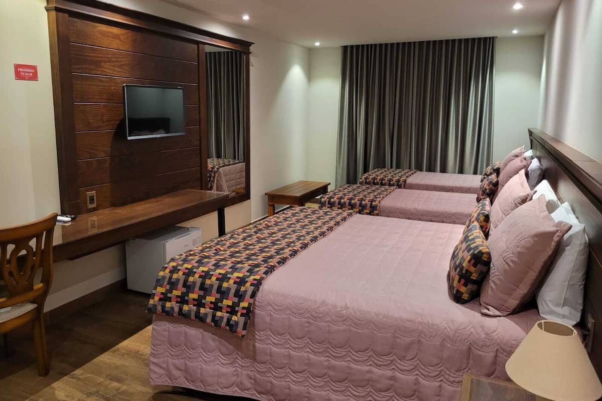 Hypo-allergenic bedding, minibar, in-room safe, desk