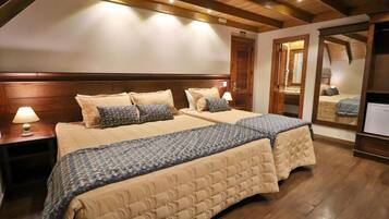 Deluxe Triple Room | Hypo-allergenic bedding, minibar, in-room safe, desk