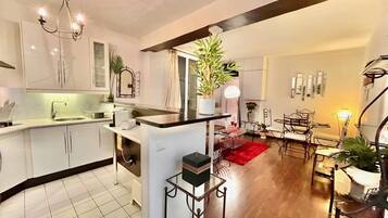 Coffee/tea maker, fridge, microwave, oven