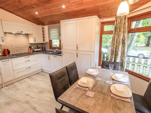 Dining - Cedar Lodge (Windermere)