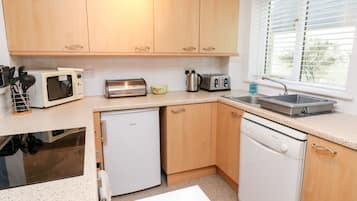 Fridge, dishwasher, electric kettle, toaster