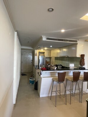 Kjøleskap, mikrobølgeovn, vannkoker og brødrister