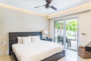 3 habitaciones, escritorio y tabla de planchar con plancha 