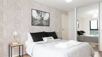 3 habitaciones, tabla de planchar con plancha, wifi y ropa de cama